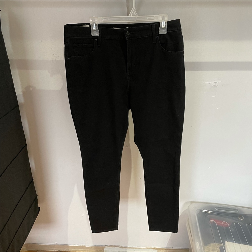 Levi’s women’s black jeans. Size 14W